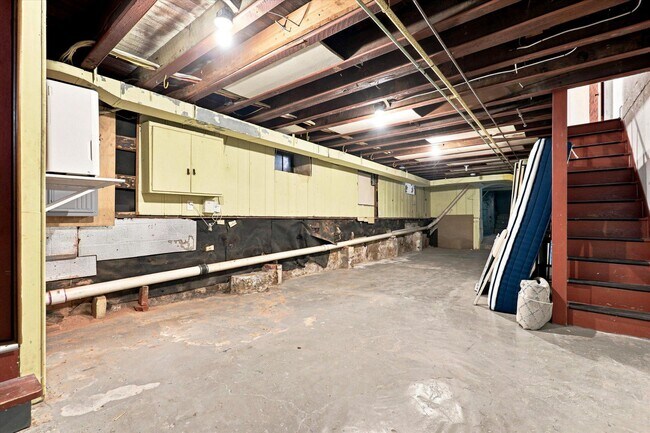Building Photo - 223 Wendover St