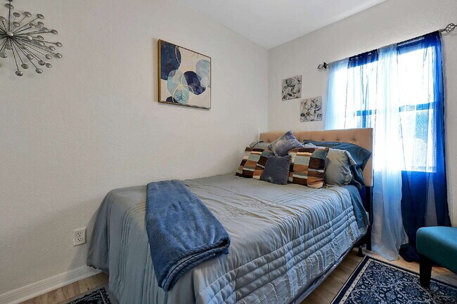 Building Photo - Prime Haines City Location | Move-In Ready 2BD/1BA Minutes from Hwy 27 | Section 8 Welcome