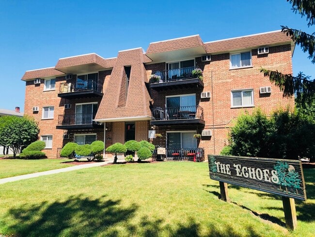 Primary Photo - 10S472 Echo Ln