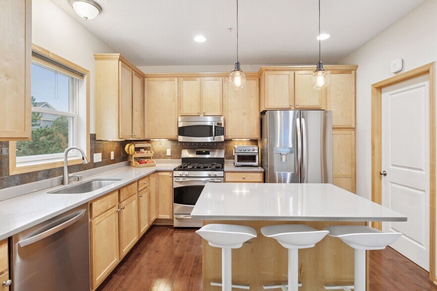 Building Photo - 10749 Falling Water Ln