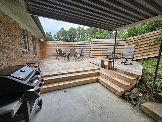 Building Photo - 613 Westbury Dr