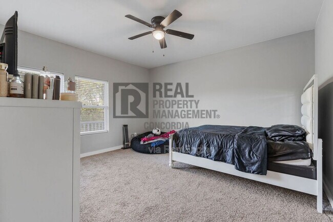 Building Photo - 286 Emily Ln