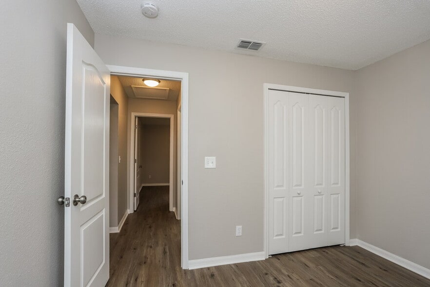 Building Photo - 5910 Erhardt Dr