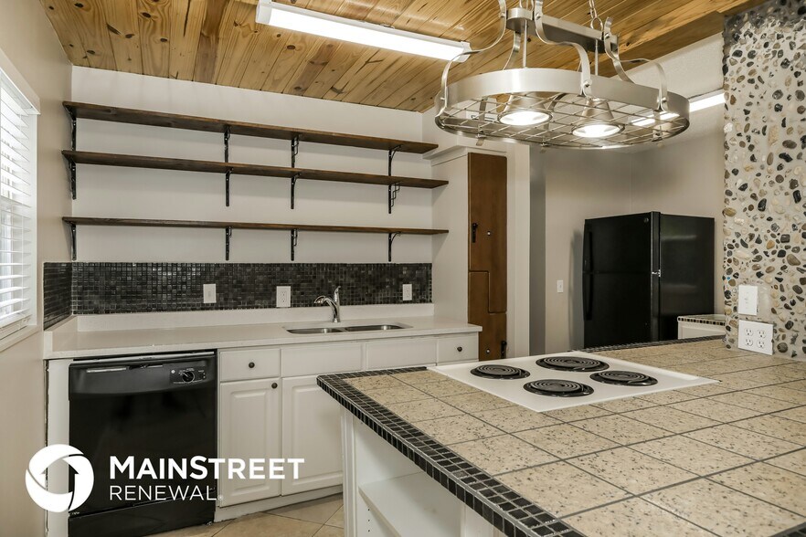 Building Photo - 4804 Ducheneau Dr