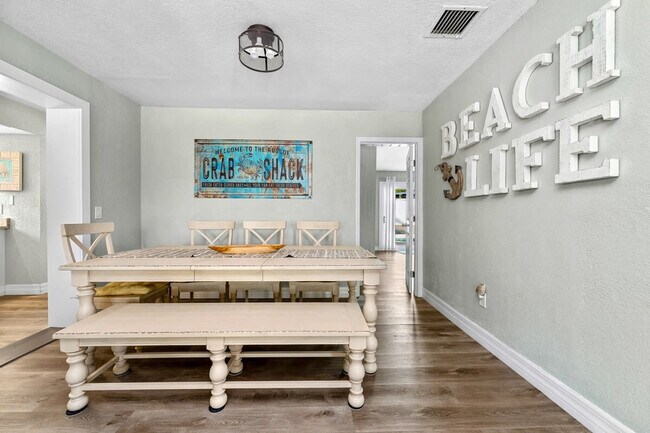 Building Photo - 6660 Date Palm Ave S