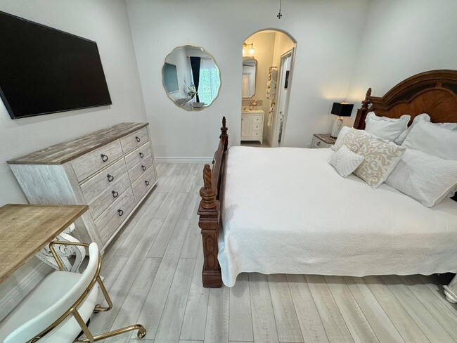 Building Photo - BEAUTIFUL 1 BEDROOM, 1 BATH CONDO FOR RENT...