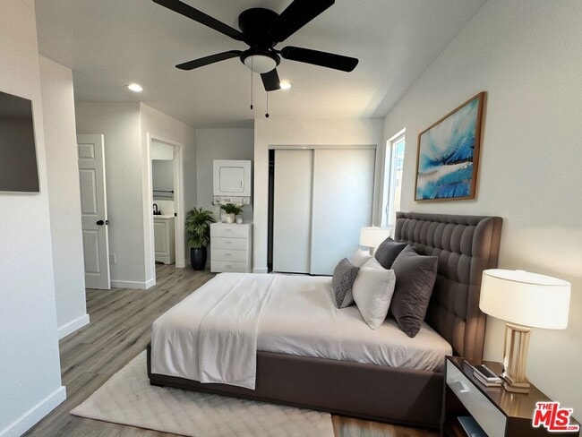 Building Photo - 841 W 64th St