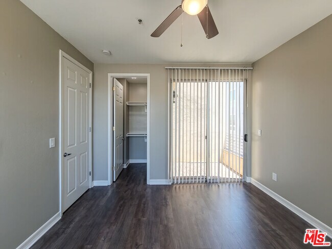 Building Photo - 5237 Willowcrest Ave