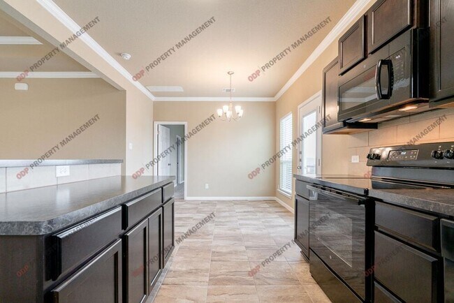 Building Photo - 2425 Bellmont