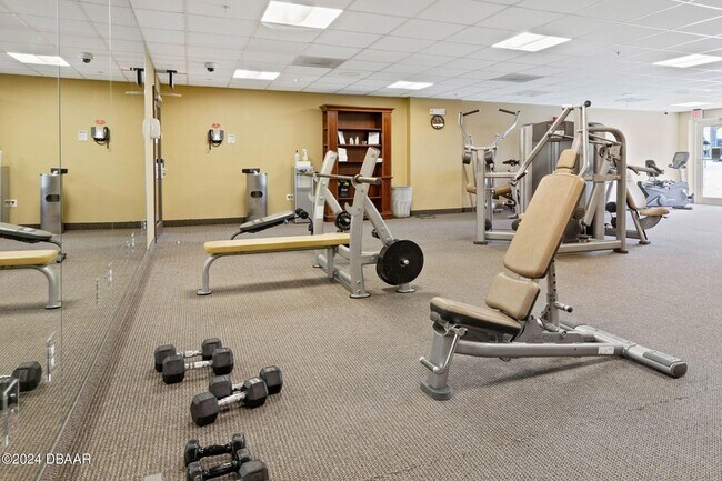 Building Photo - 102 Yacht Harbor Dr