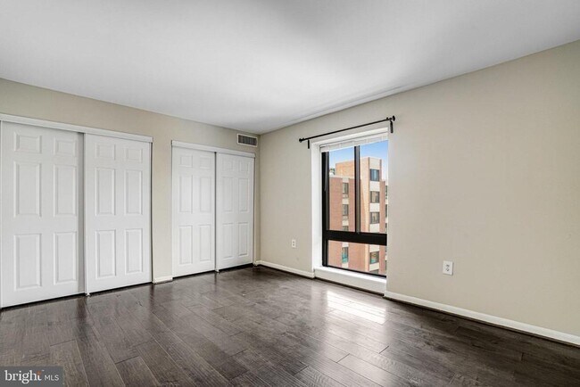 Building Photo - 6139 Leesburg Pike
