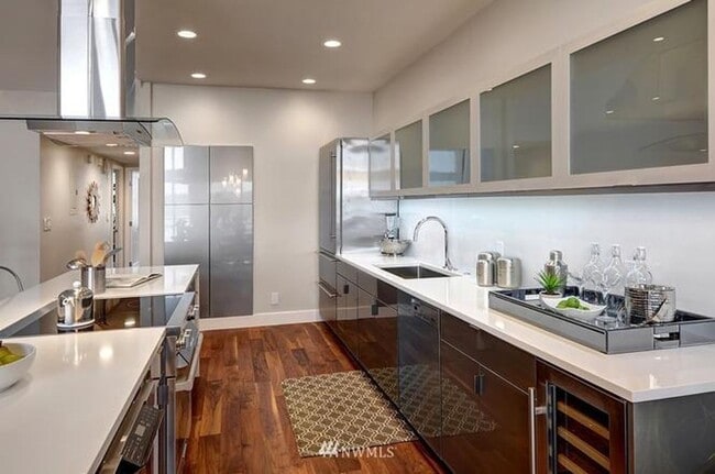 Building Photo - 2Bd/2Ba Seattle Condo