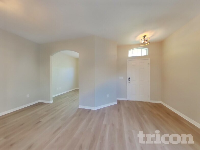 Building Photo - 3921 Langdrum Dr