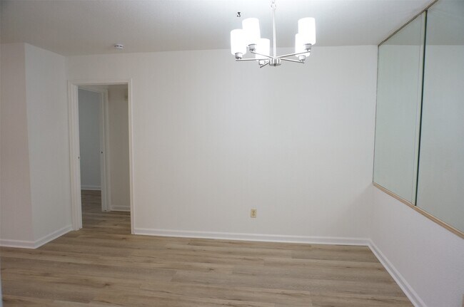 Building Photo - 7400 Bellerive Dr