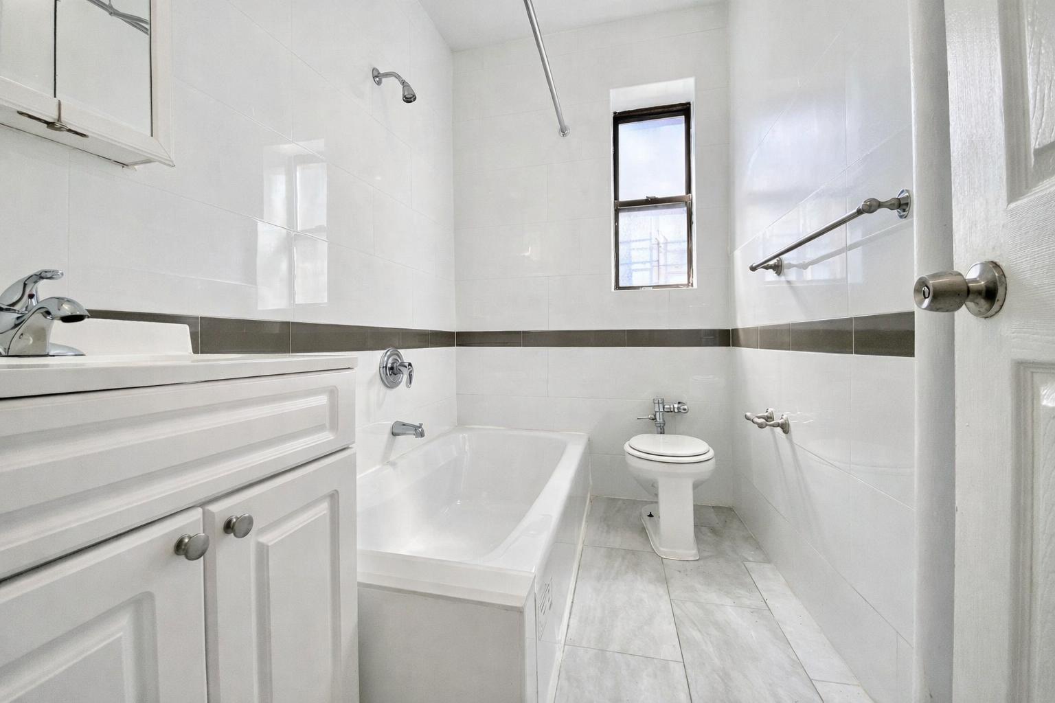 Building Photo - 44 Bennett Ave