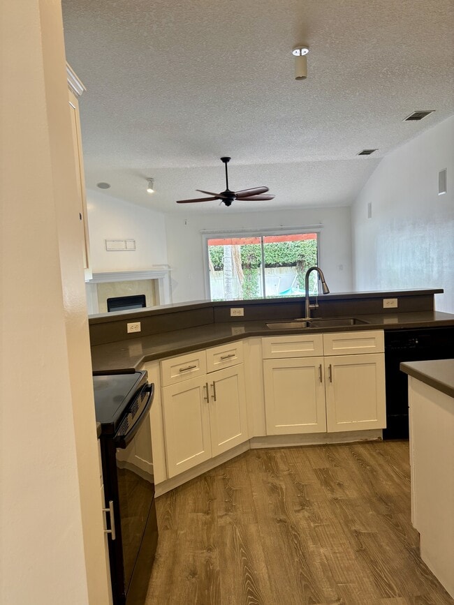 Building Photo - 1045 Drakefeather Dr