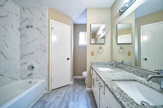 Building Photo - 10235 Gulfstream Ln
