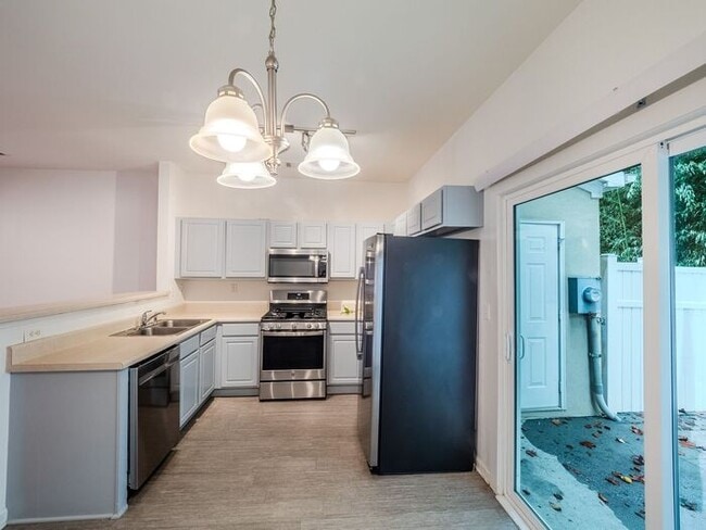 Building Photo - 1607 Cove Creek Cir