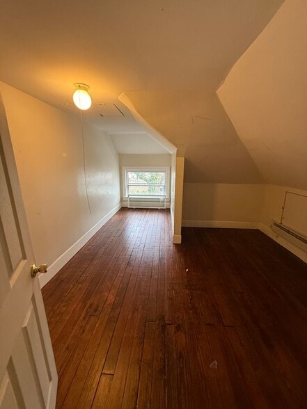 Building Photo - 384 Tower St