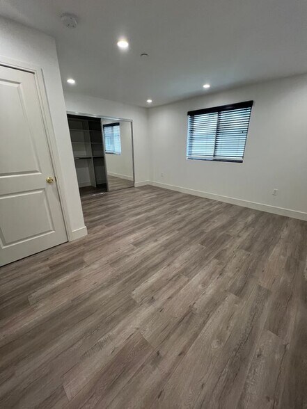 Building Photo - 10324 Mt Gleason Ave