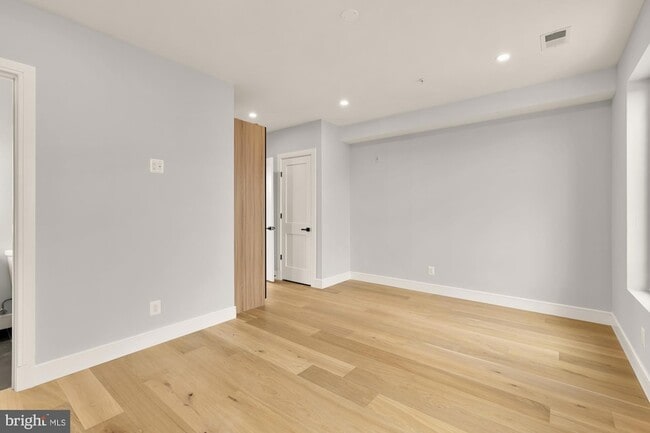 Building Photo - 3215 Mt Pleasant St NW