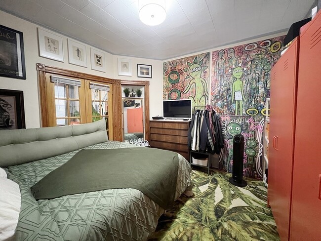 Building Photo - 223 Paris St