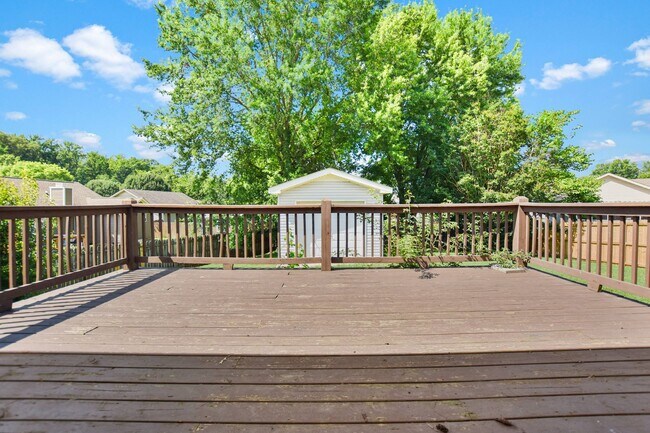 Building Photo - Three Bedroom in Sango!