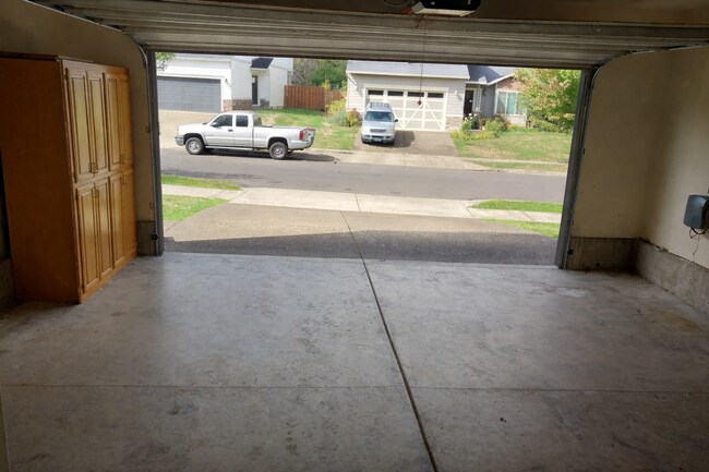 Building Photo - 1116 SE Millright Ave