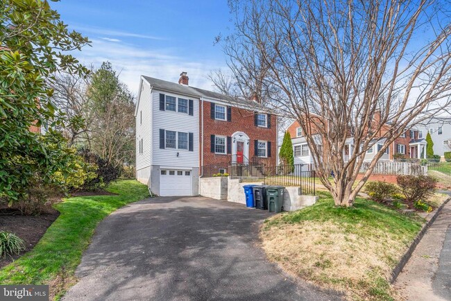 Building Photo - 2426 N Powhatan St