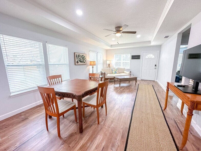 Building Photo - 1004 SE 7th Ave