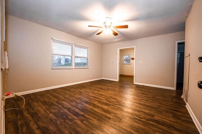 Building Photo - a0740gra