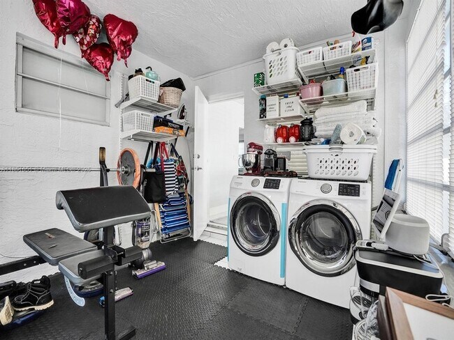 Building Photo - 217 SE 5th St