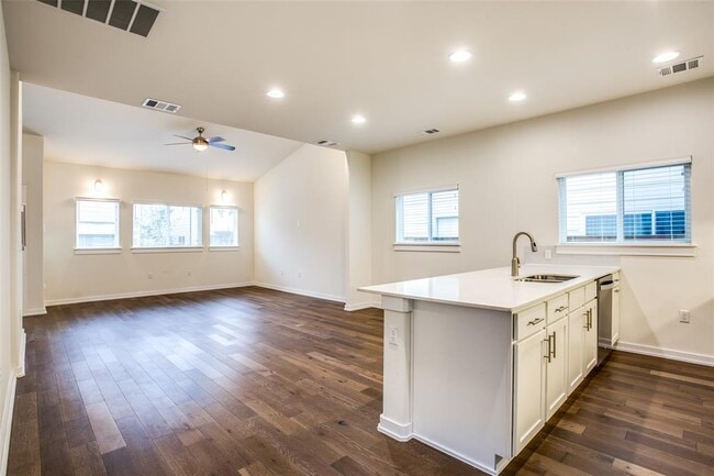 Building Photo - 6800 Menchaca Rd