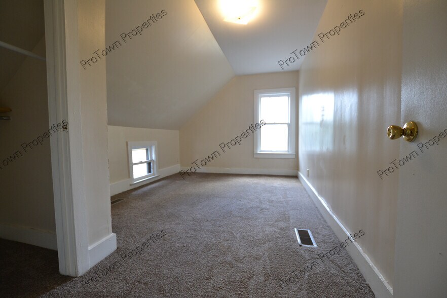 Building Photo - 651 N Bluff St