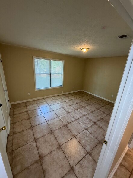 Building Photo - 324 Lexington Dr