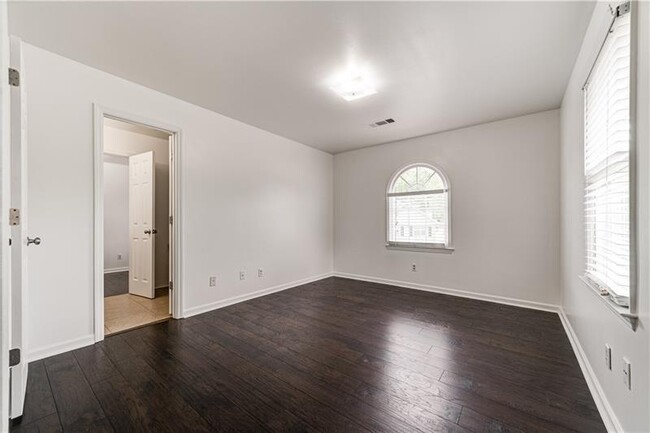 Building Photo - 5527 Bridge Pointe Dr