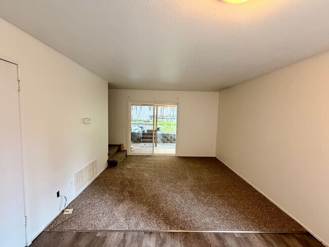 Building Photo - 067