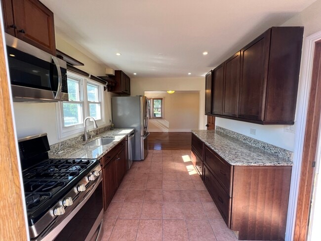 Building Photo - 8431 W 135th St