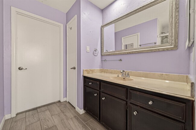 Building Photo - 11331 Oakcenter Dr