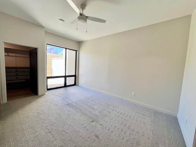 Building Photo - Modern Executive Level Condo near Colbert ...