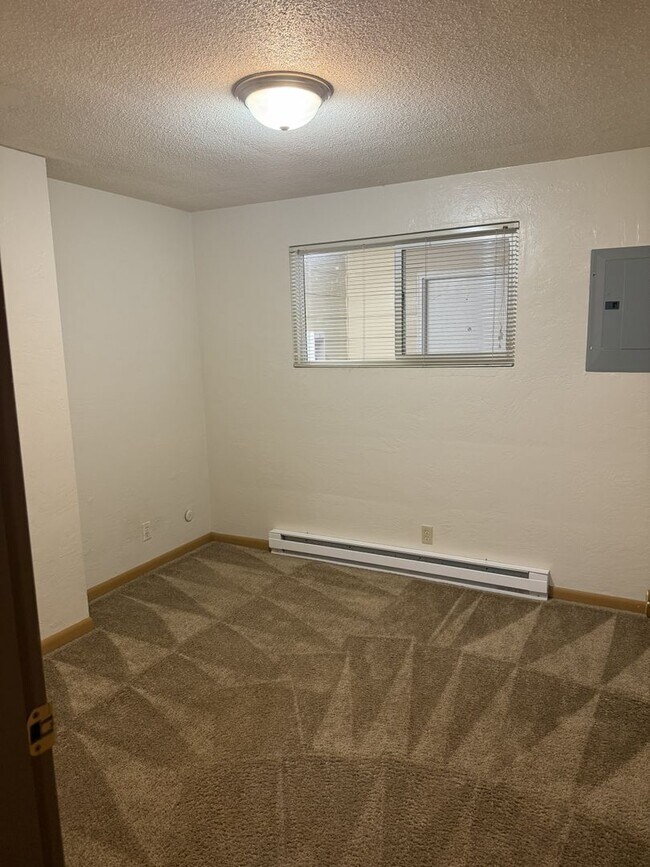 Building Photo - 2x1 @ The Colony Apartments