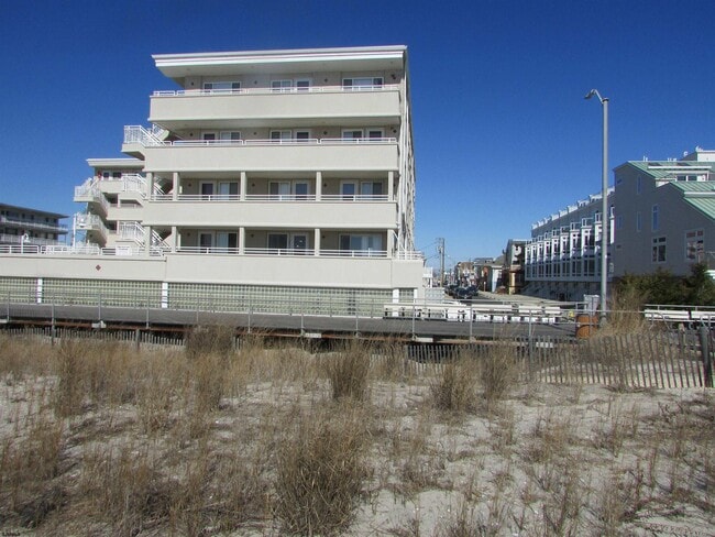 Building Photo - 5300 Boardwalk