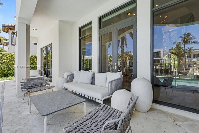 Building Photo - 2627 Castilla Isle