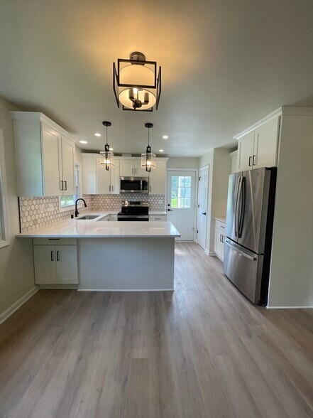 Primary Photo - 5910 Teakwood Dr