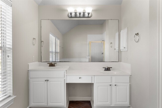 Building Photo - 11130 Fairway Dr