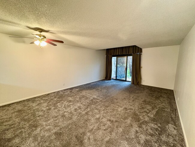 Building Photo - 2 bedroom 2 bath condo