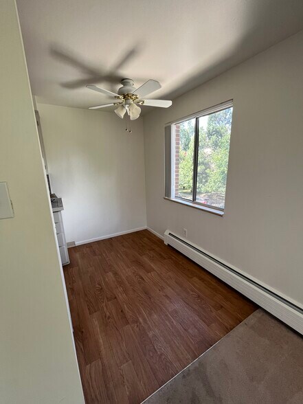 Kitchen eating area - 926 N Marion St