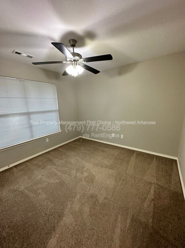 Building Photo - 2900 SW Amberwood Ave