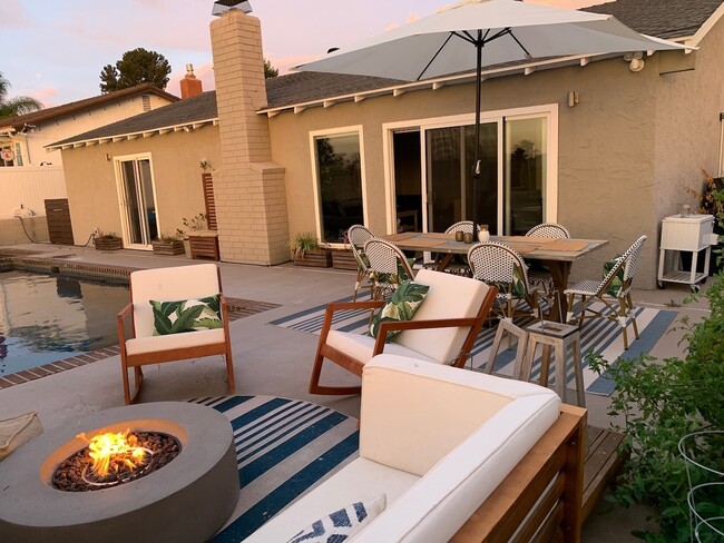 Building Photo - DEL CERRO SINGLE LEVEL DETACHED 3BR/2BA HO...