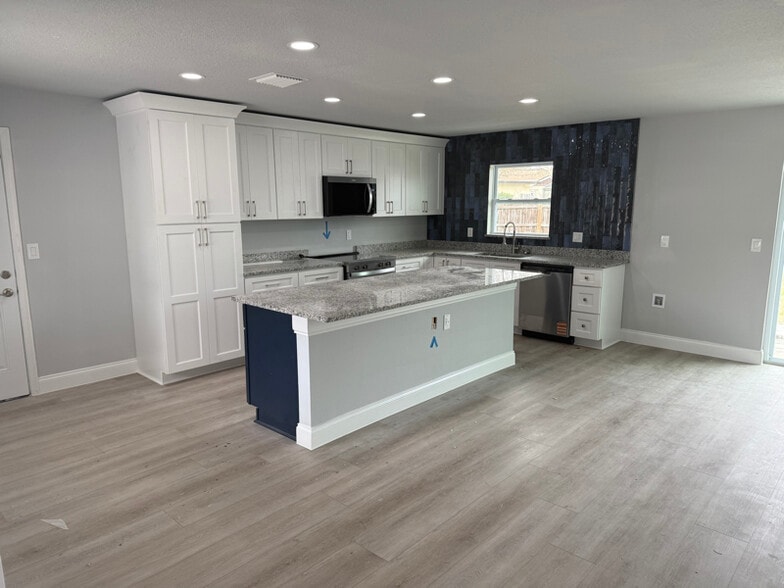 Building Photo - 168 Las Palmas